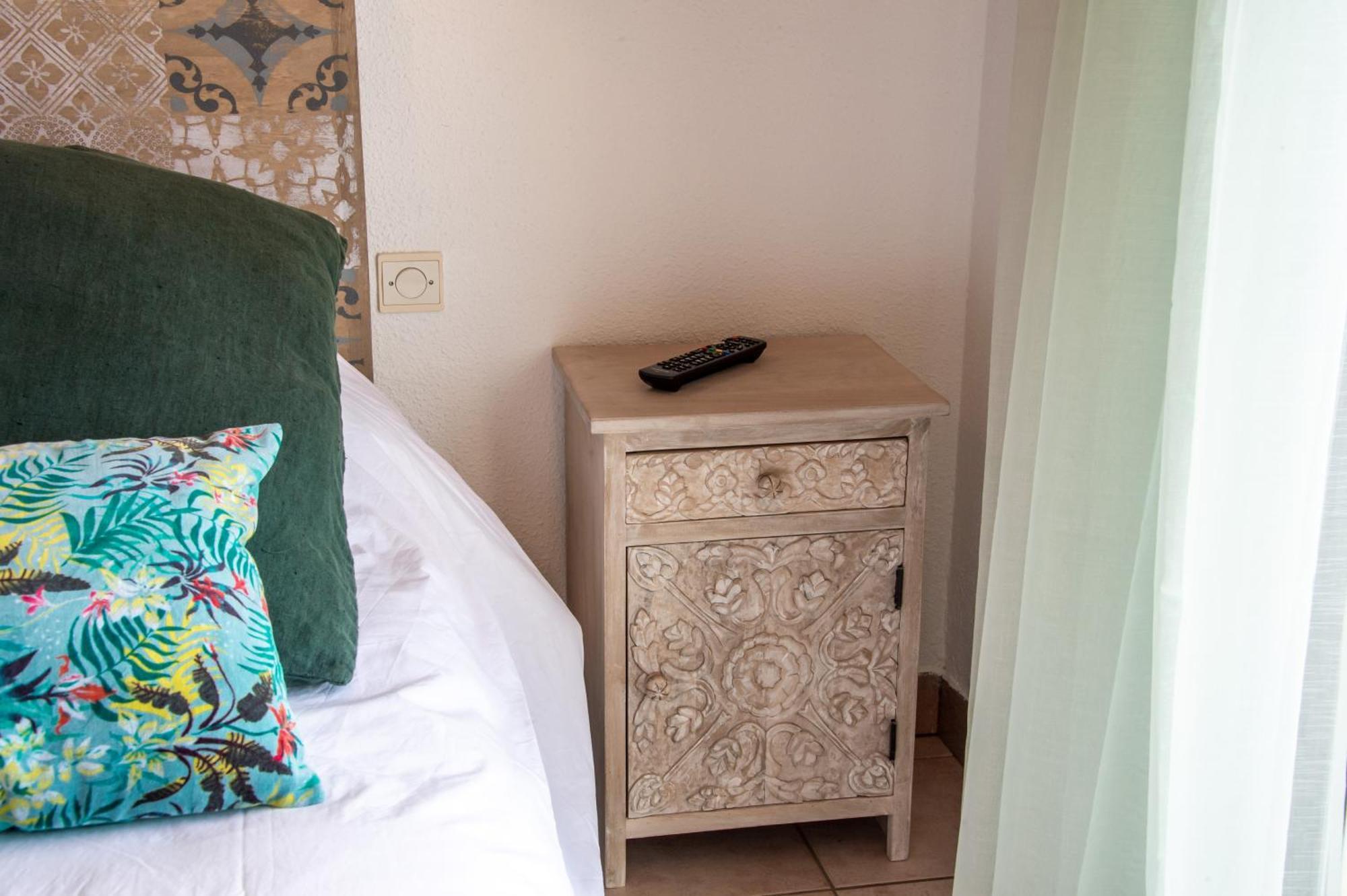 "La Combe Fleurie" Appartements & Chambres Saint-Bonnet-en-Champsaur Δωμάτιο φωτογραφία