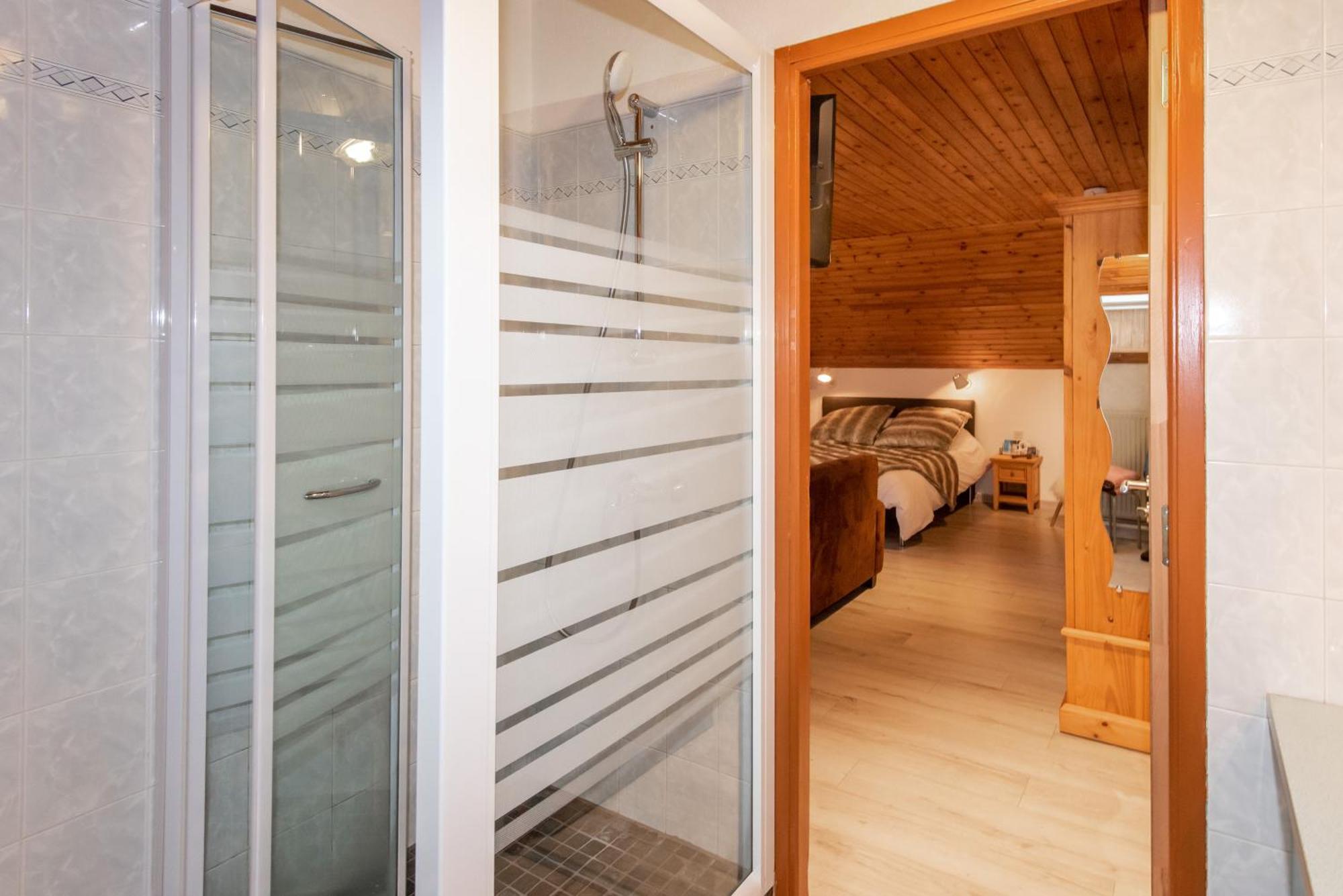 "La Combe Fleurie" Appartements & Chambres Saint-Bonnet-en-Champsaur Δωμάτιο φωτογραφία