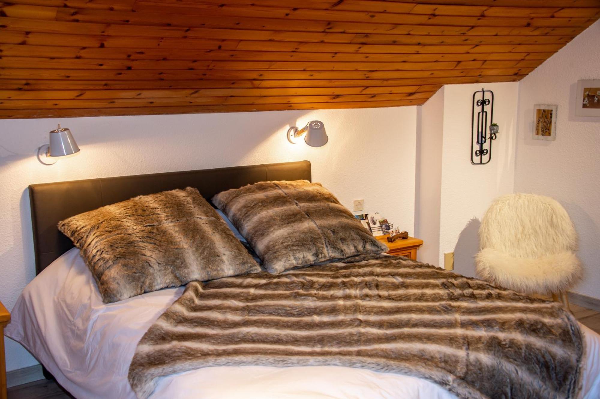 "La Combe Fleurie" Appartements & Chambres Saint-Bonnet-en-Champsaur Δωμάτιο φωτογραφία